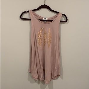 Pink tank top with rosegold feather design